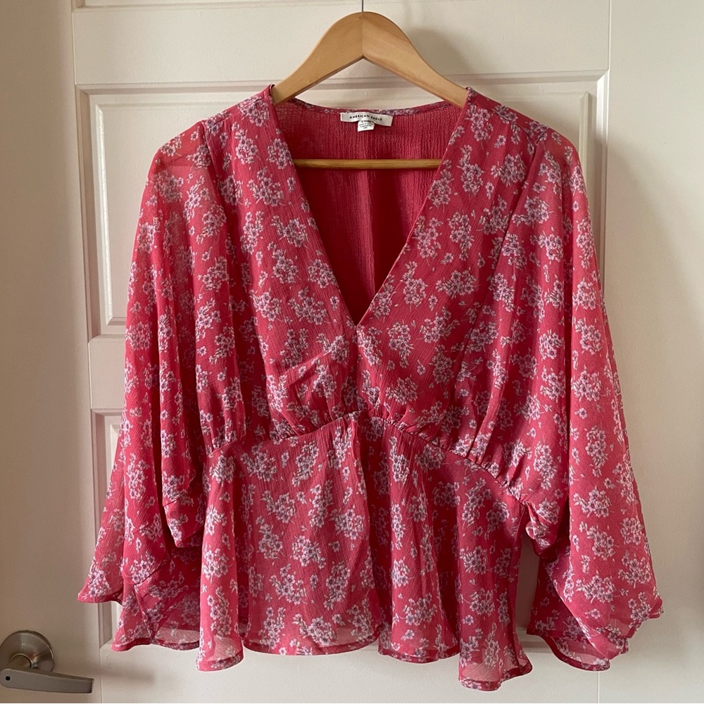 American Eagle Chiffon Long Sleeve Blouse in Red Floral Size Small